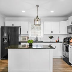 Hot Tub, 3 Bdr, Close to DT