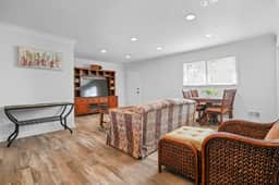 Hot Tub, 3 Bdr, Close to DT - Image 5